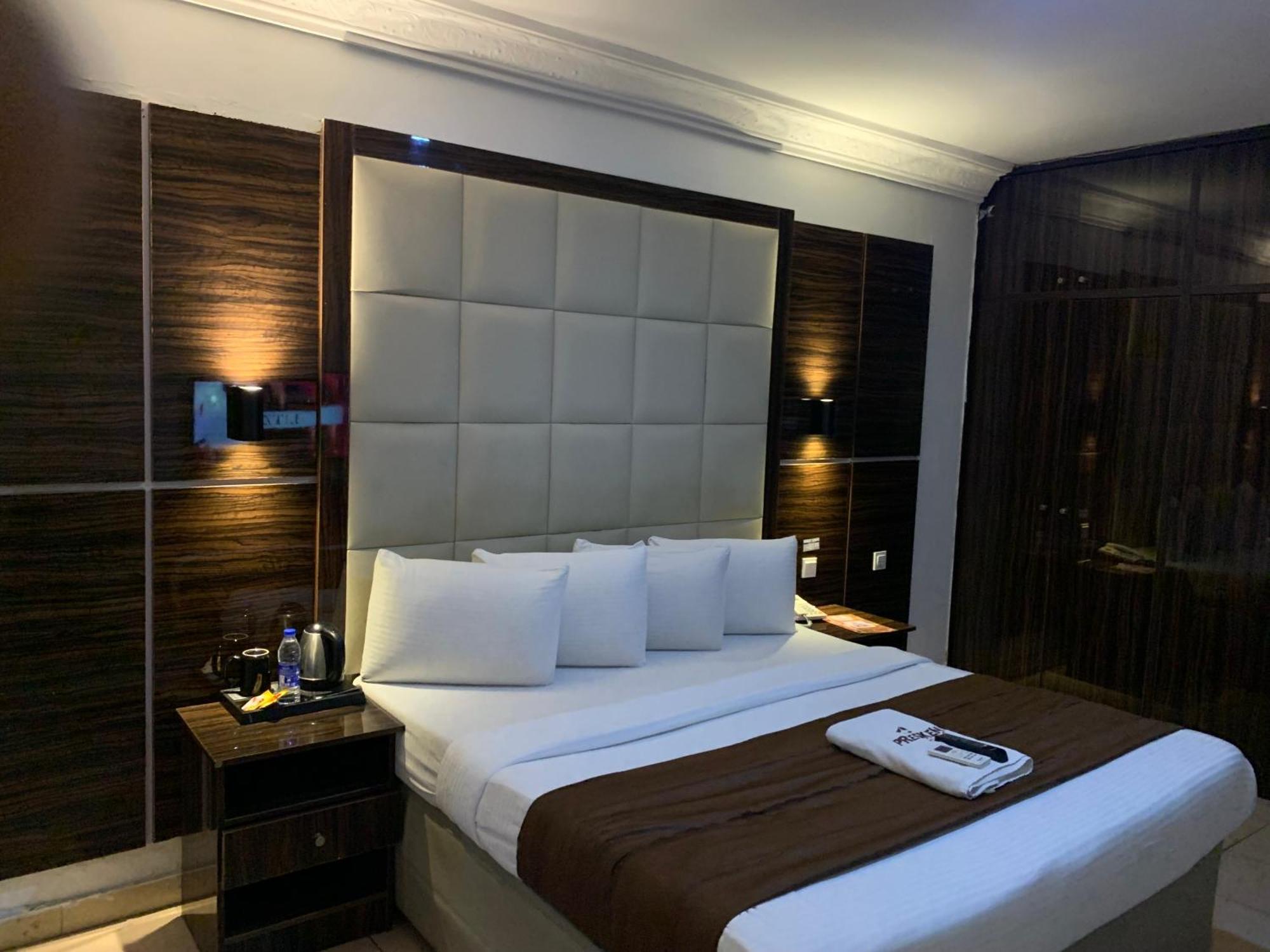 Presken Hotels @ Victoria Island Apese Kültér fotó